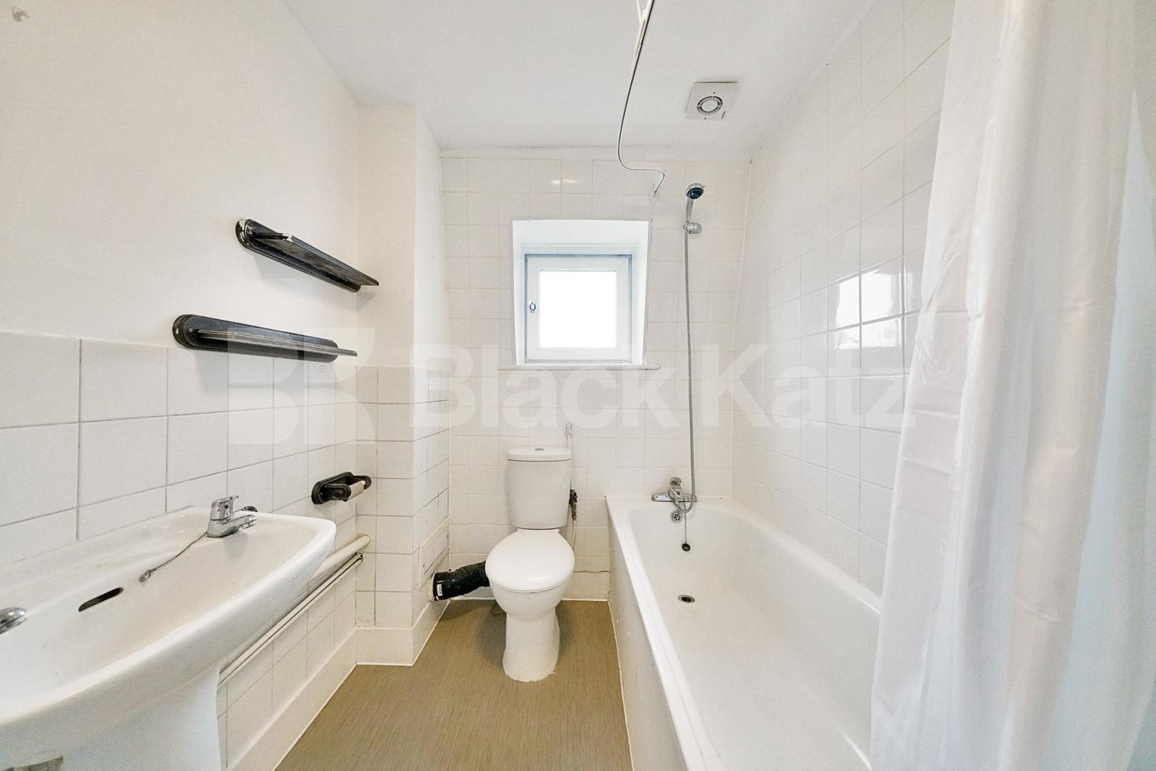 Split level conversion offering 528 Sq. Ft of living & entertaining space  Ashurst Gardens, Tulse Hill / Brixton